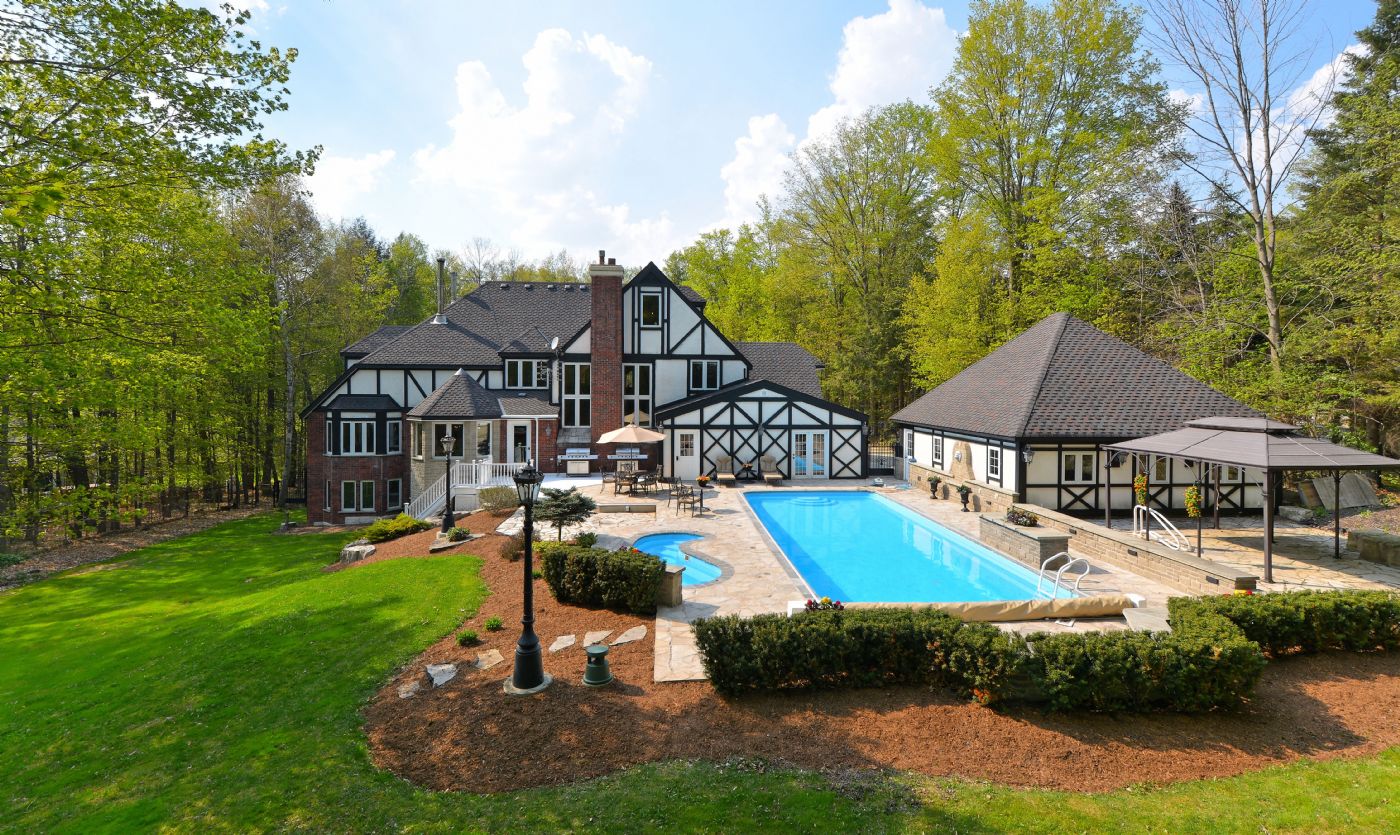 Luxury real estate and Country Homes for sale including horse farms and property in the Caledon and King City areas near Toronto