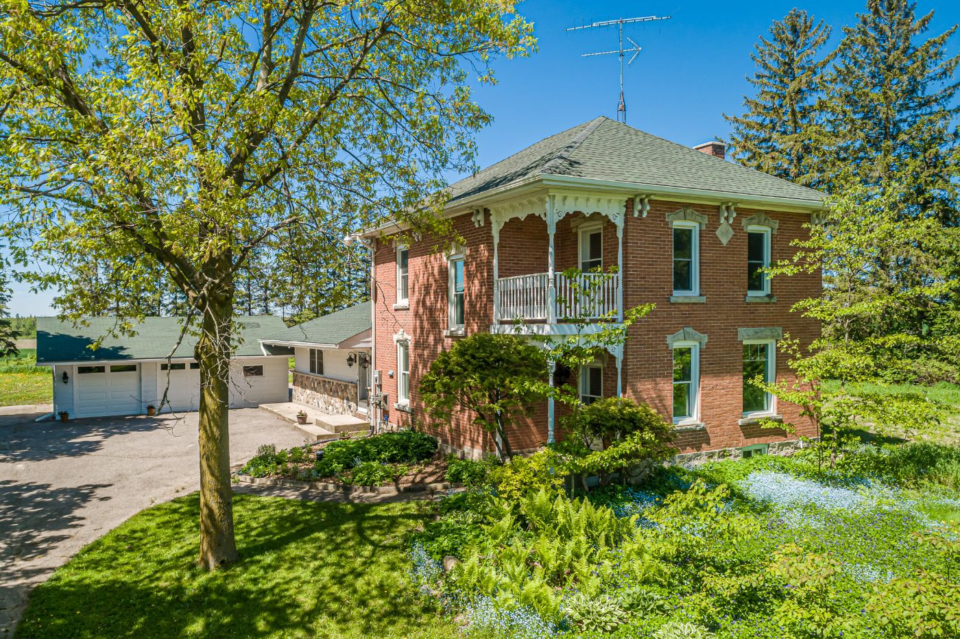 Luxury real estate and Country Homes for sale including horse farms and property in the Caledon and King City areas near Toronto