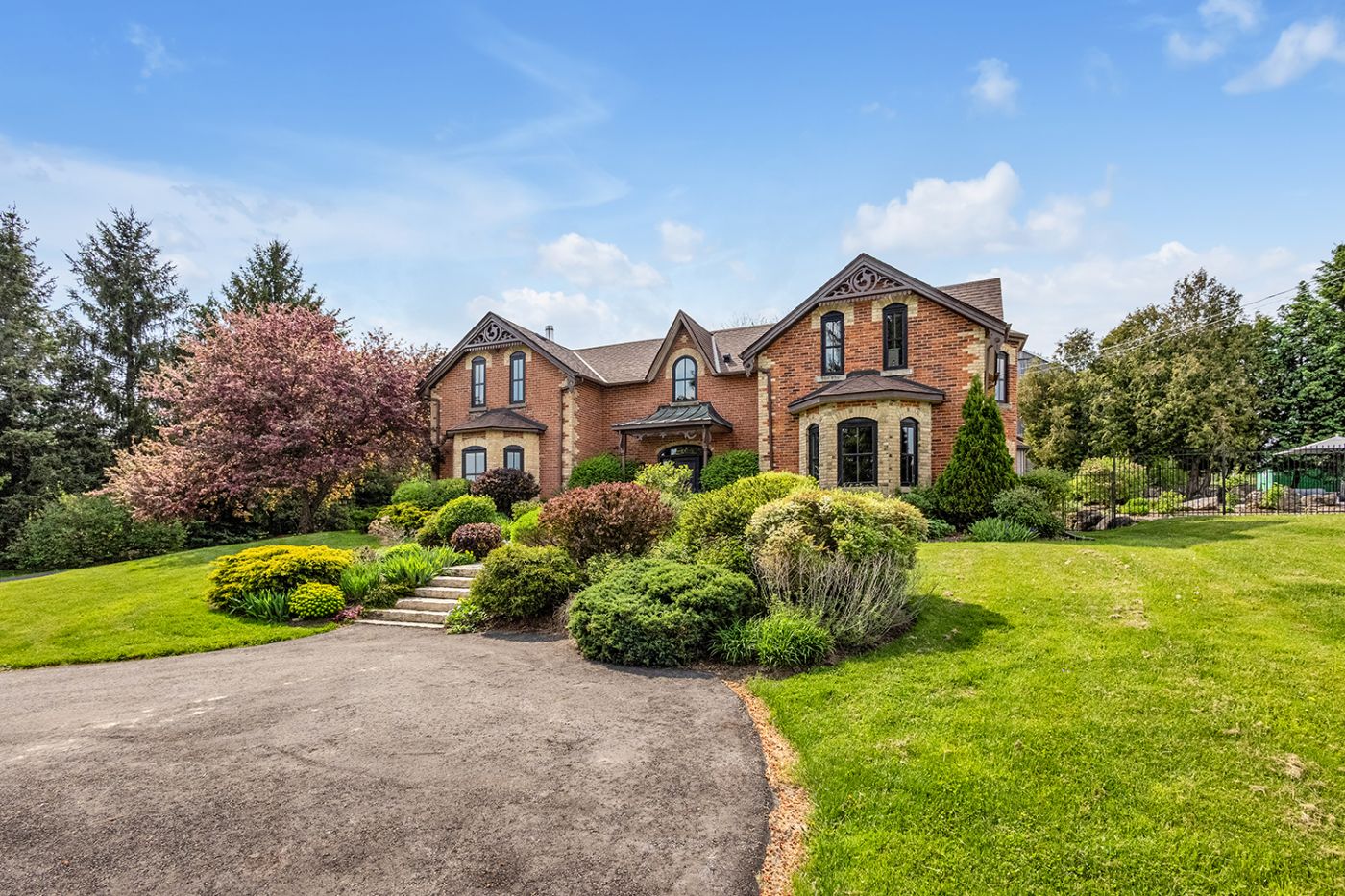 Luxury real estate and Country Homes for sale including horse farms and property in the Caledon and King City areas near Toronto