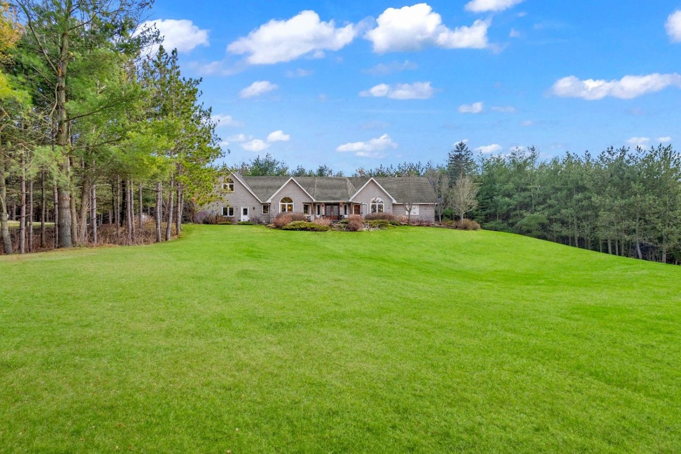 Luxury real estate and Country Homes for sale including horse farms and property in the Caledon and King City areas near Toronto