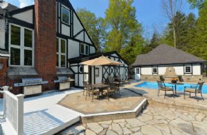 Boston Mills Manor, Caledon, Ontario, Canada - Country homes for sale and luxury real estate including horse farms and property in the Caledon and King City areas near Toronto