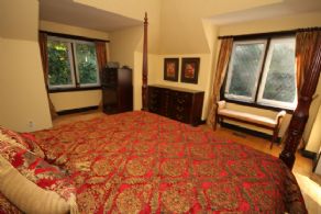 Boston Mills Manor, Caledon, Ontario, Canada - Country homes for sale and luxury real estate including horse farms and property in the Caledon and King City areas near Toronto
