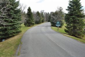 Main Entrance - Country homes for sale and luxury real estate including horse farms and property in the Caledon and King City areas near Toronto