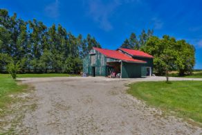 Country Bungalow East Garafraxa, Ontario - Country homes for sale and luxury real estate including horse farms and property in the Caledon and King City areas near Toronto