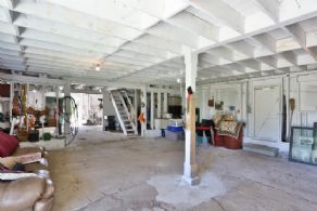 Country Bungalow East Garafraxa, Ontario - Country homes for sale and luxury real estate including horse farms and property in the Caledon and King City areas near Toronto