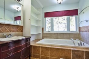 Country Bungalow East Garafraxa, Ontario - Country homes for sale and luxury real estate including horse farms and property in the Caledon and King City areas near Toronto