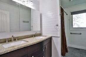 Country Bungalow East Garafraxa, Ontario - Country homes for sale and luxury real estate including horse farms and property in the Caledon and King City areas near Toronto