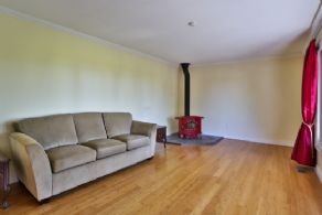 Country Bungalow East Garafraxa, Ontario - Country homes for sale and luxury real estate including horse farms and property in the Caledon and King City areas near Toronto
