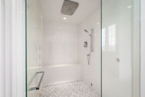 Master Shower - Country homes for sale and luxury real estate including horse farms and property in the Caledon and King City areas near Toronto
