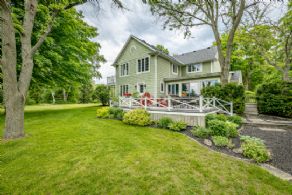 Back Deck - Country homes for sale and luxury real estate including horse farms and property in the Caledon and King City areas near Toronto