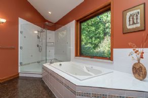 Main Ensuite - Country homes for sale and luxury real estate including horse farms and property in the Caledon and King City areas near Toronto