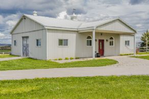 Stable with 6 stalls - Country homes for sale and luxury real estate including horse farms and property in the Caledon and King City areas near Toronto