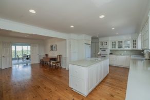 Kitchen and breakfast room - Country homes for sale and luxury real estate including horse farms and property in the Caledon and King City areas near Toronto