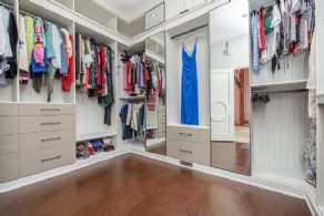 Dressing Room - Country homes for sale and luxury real estate including horse farms and property in the Caledon and King City areas near Toronto