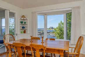 Dining Room - Country homes for sale and luxury real estate including horse farms and property in the Caledon and King City areas near Toronto