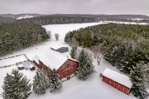 Sleepy Hollow Farm, Mono, Ontario - Country homes for sale and luxury real estate including horse farms and property in the Caledon and King City areas near Toronto