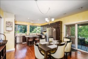 Eat-in Kitchen - Country homes for sale and luxury real estate including horse farms and property in the Caledon and King City areas near Toronto